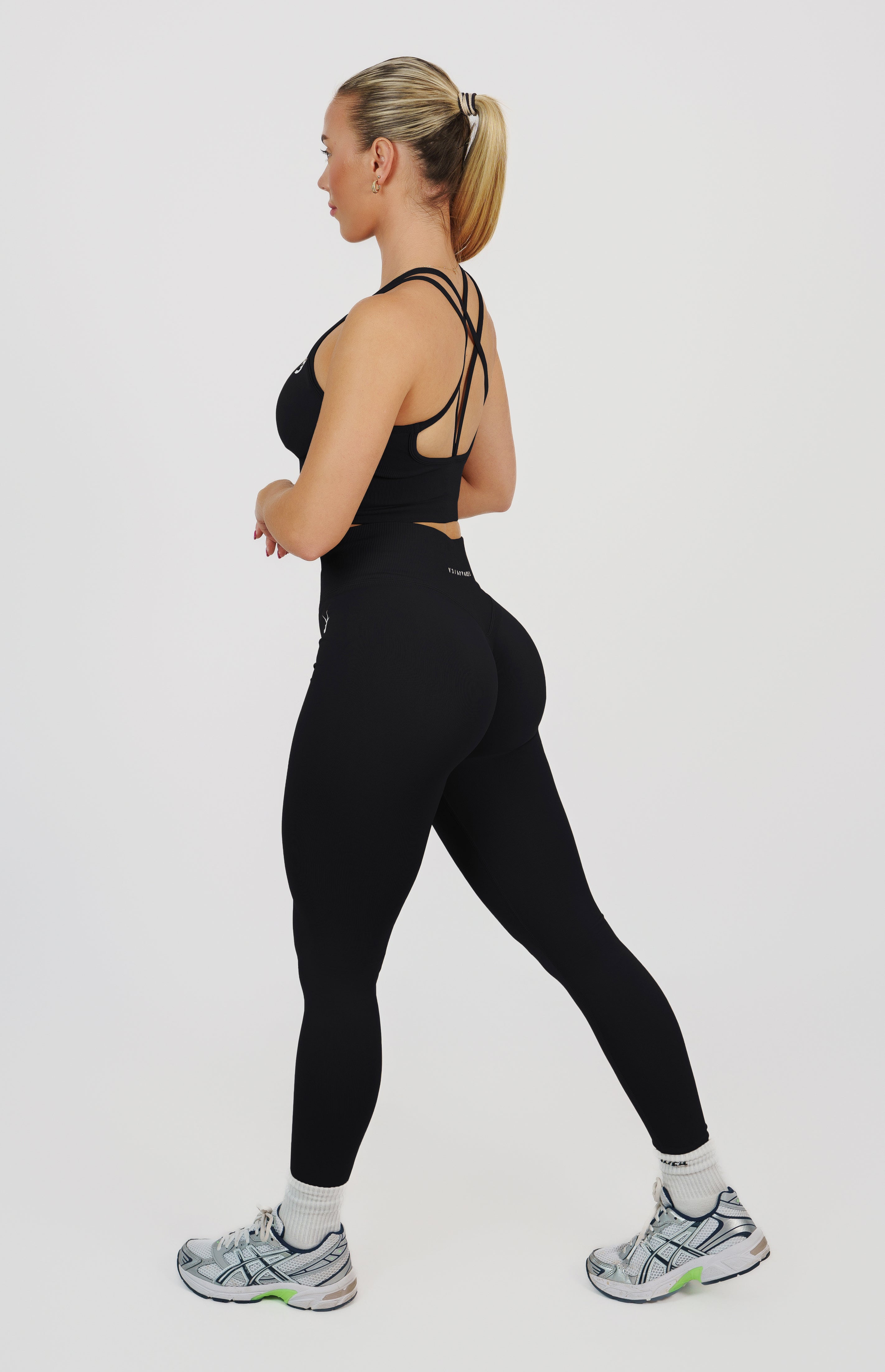 Form Seamless Scrunch Leggings & Sports Bra Set - Black